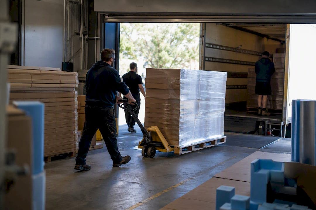 Cabinet Shipping Methods: A Freight Guide for Buyers and Dealers