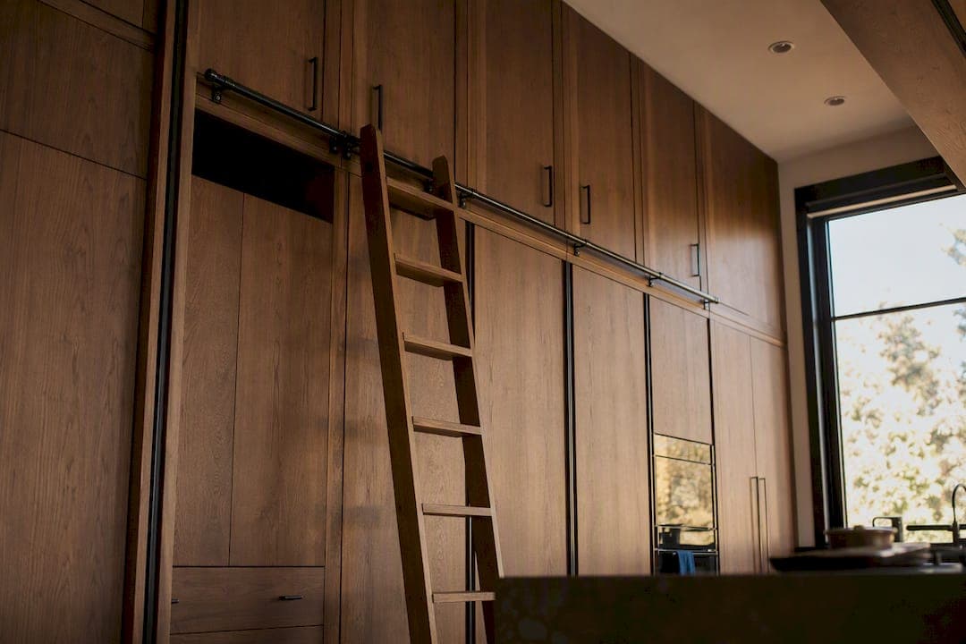 8–9 ft Ceilings: Why Homeowners Should Run Cabinets to the Ceiling